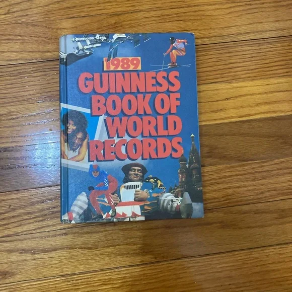 Guinness Book of World Records — Blue & Red Illustrated Cover - Picture 1 of 1